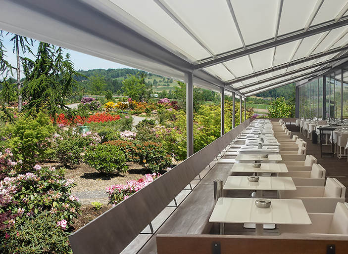 Pergotenda ristorante vista giardino Palmieri Serramenti